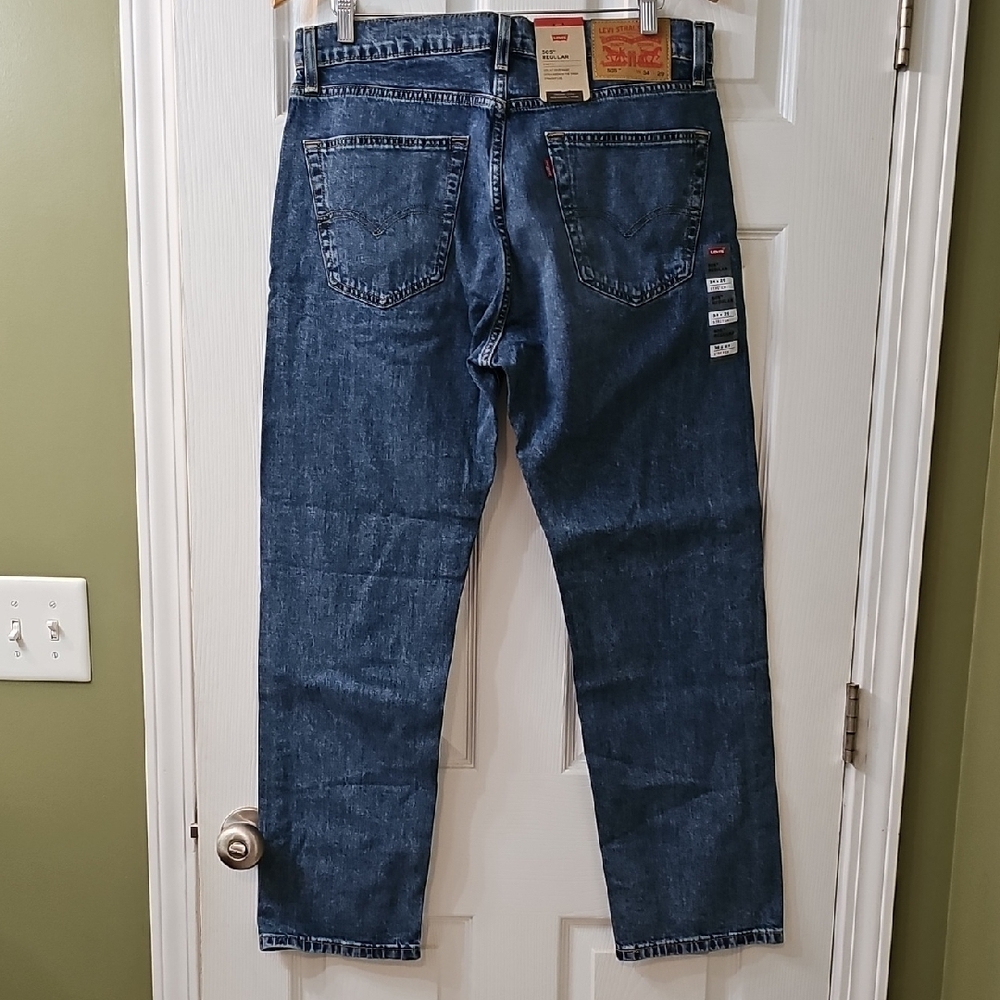 Levi's Relaxed Fit Blue Jeans BRAND NEW W TAGS. - Picture 2 of 6